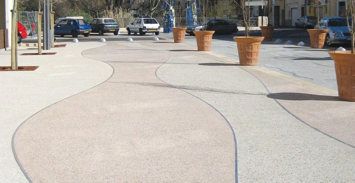 L’étendue des possibilités esthétiques et techniques, offertes par le béton désactivé, en fait l’acteur principal du réaménagement d’un espace urbain de presque deux hectares en plein cœur de la ville.